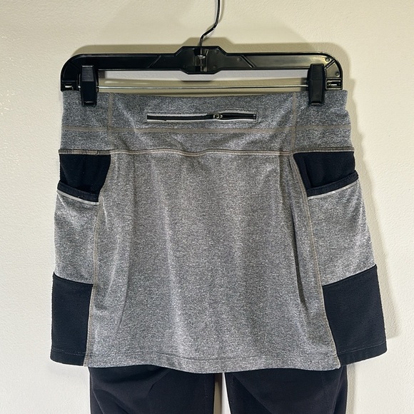 Athleta Be Free 2 in 1 Capri Skirted Leggings Reflective Athletic Skirt SM - Picture 4 of 8